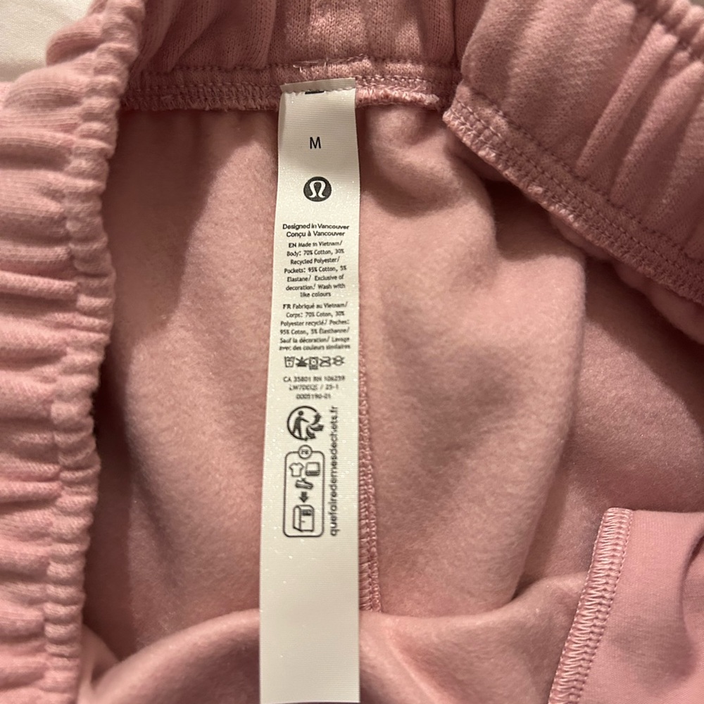 NWT Lululemon scuba Pink Shorts - Picture 3 of 3